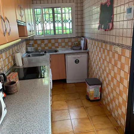 Bonito Chalet En La Cala Con Gran Jardin Privado